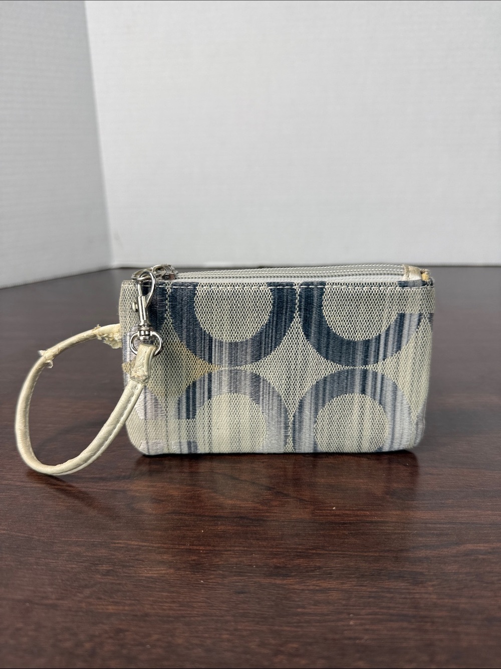 Vintage Coach Y2K Circle Signature Wristlet Gray